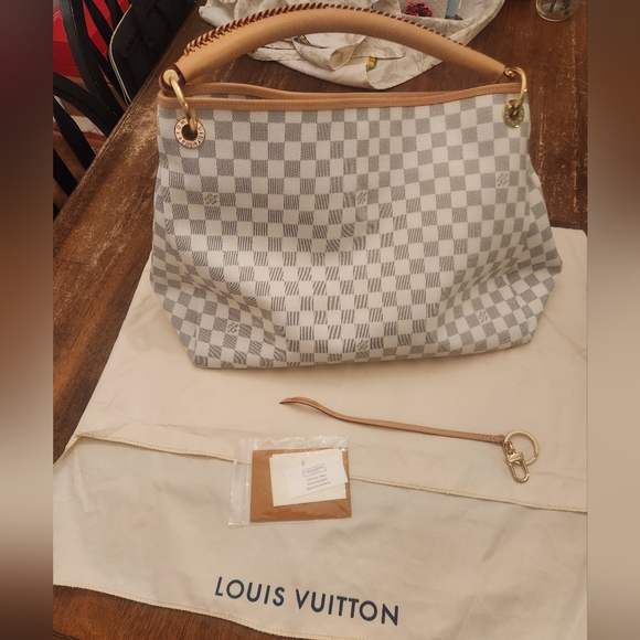 Checkered Handbag - Picture 2 of 6